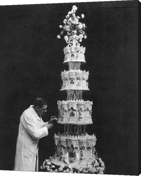 Queen Elizabeths wedding cake