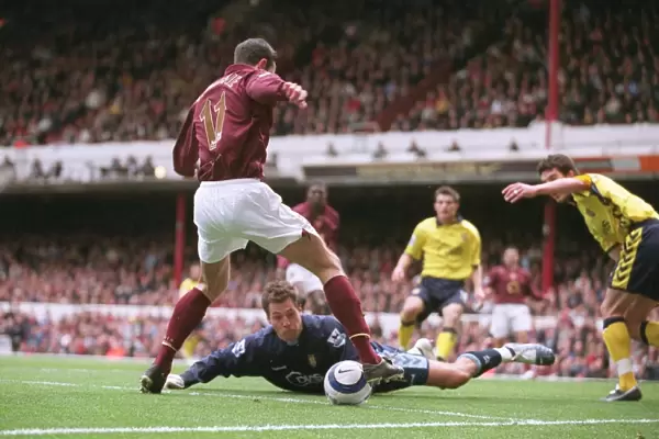 Van Persie's Thrilling Goal: Arsenal Crushes Aston Villa 5-0
