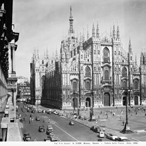 View of Cathedral square, Milan (b / w photo)
