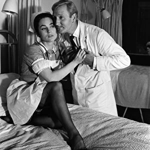 Leslie Phillips and Shirley Anne Field on the set of "Doctor in Clover"