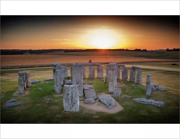 Stonehenge at sunrise N130035