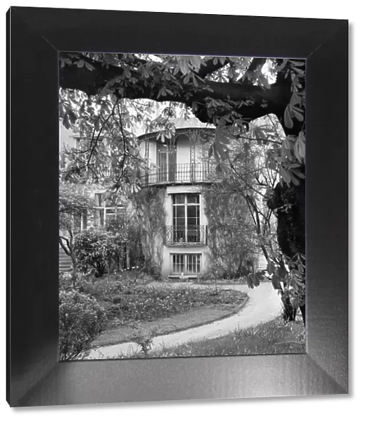 House and garden, Hampstead a071900