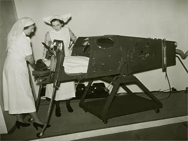 Demonstrating an iron lung med01_01_0377