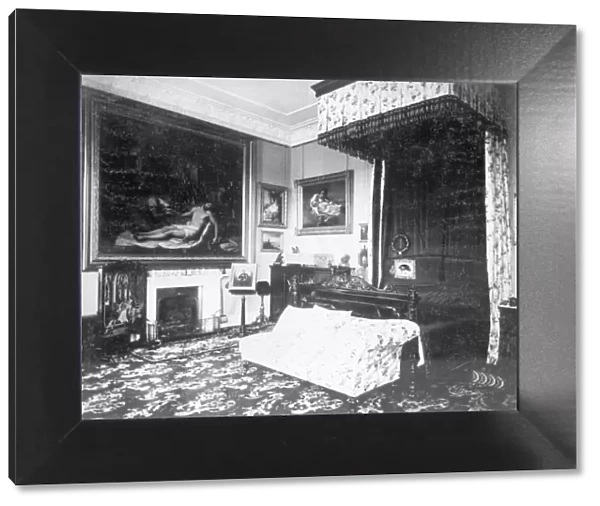 Queen Victorias bedroom at Osborne House c. 1890 D880025