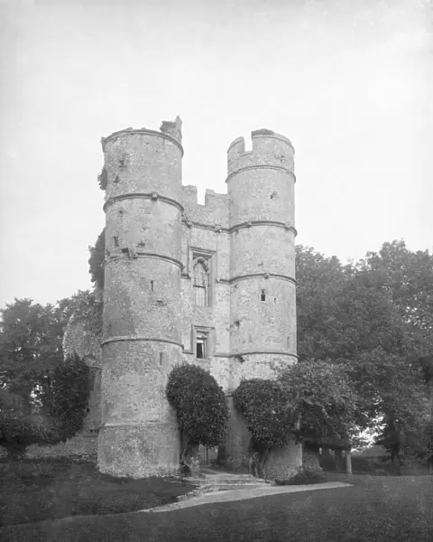 Donnington Castle c. 1900 CC97_02672