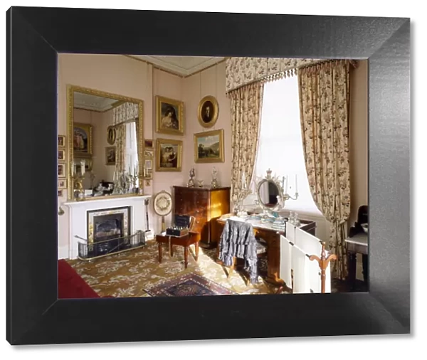Queen Victorias Dressing Room, Osborne House J070023