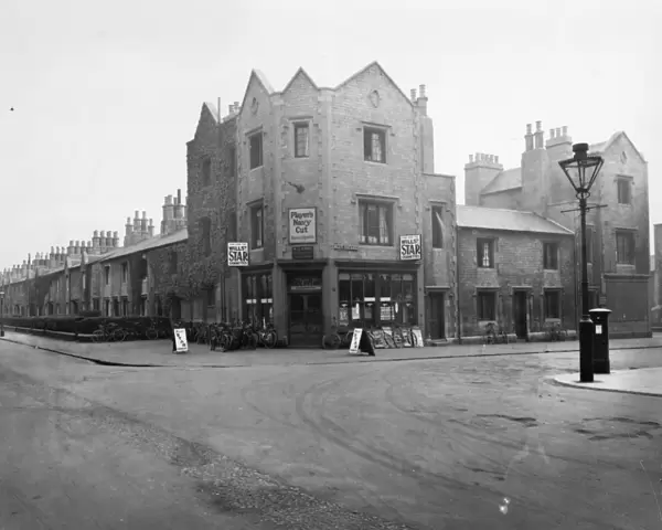 W J Knee, Newsagent - Emlyn Square 1929