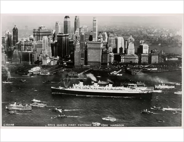 Arrival of the Queen Mary - New York - after maiden voyage