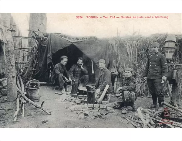 Vietnam - Montrang - French soldiers cooking in the open air