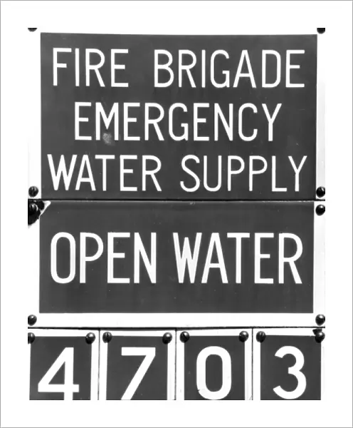 Enamel sign, emergency water supply