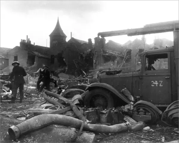Blitz in London -- salvage operation, WW2