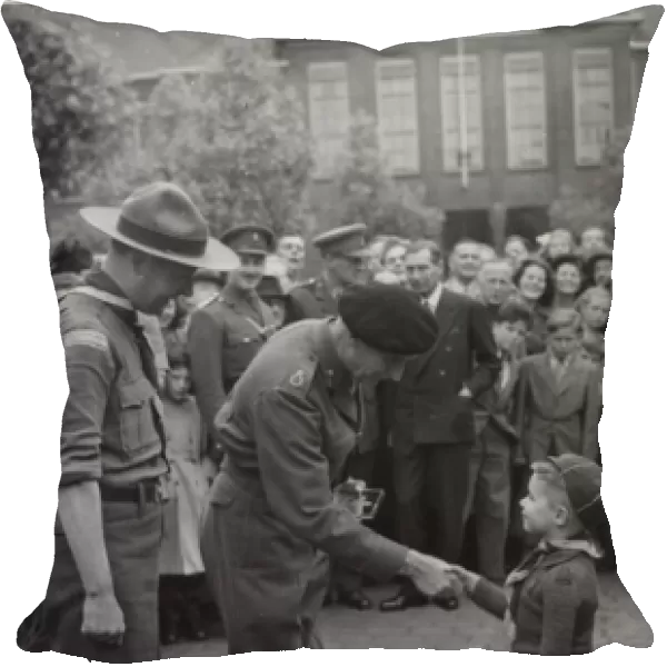 General Montgomery meeting cub scout, Netherlands