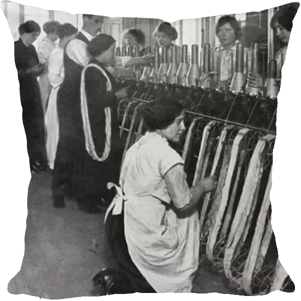 Queens Work for Women Fund, making socks for soldiers, WW1