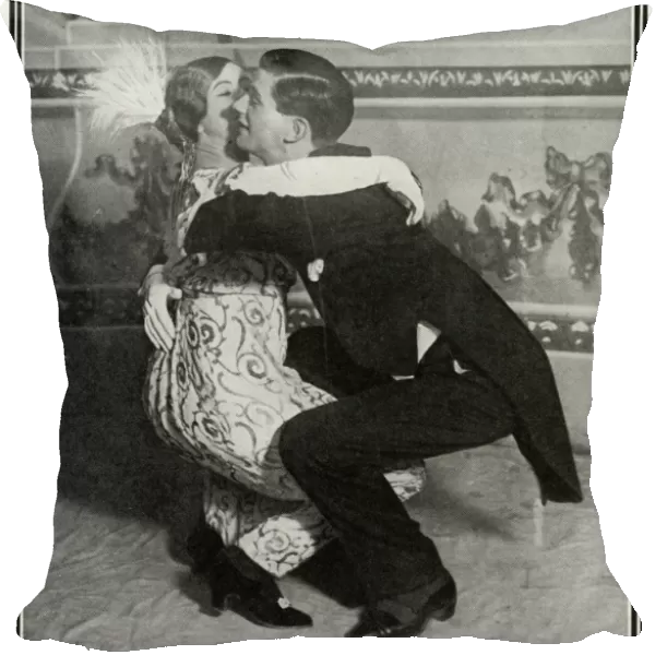 The Turkey Trot dance craze, 1912