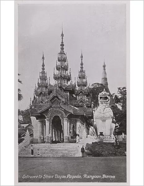 Myanmar - Yangon - Shwedagon Pagoda - Entrance with leogryph