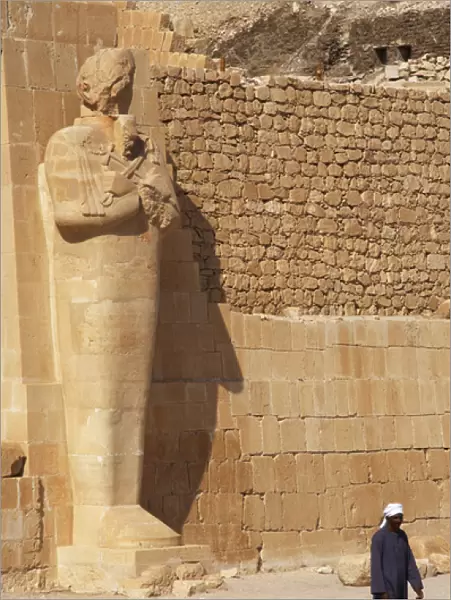 Egypt. Egyptian man in the Hatshepsuts Temple. Deir el-Baha