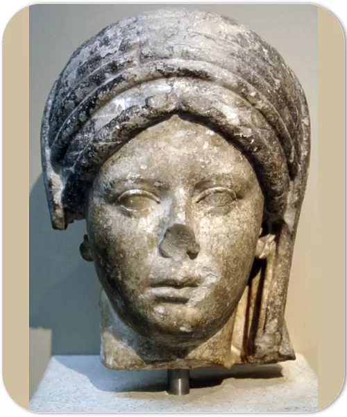 Head of a priestess of the goddess Vesta. 100-20 AD