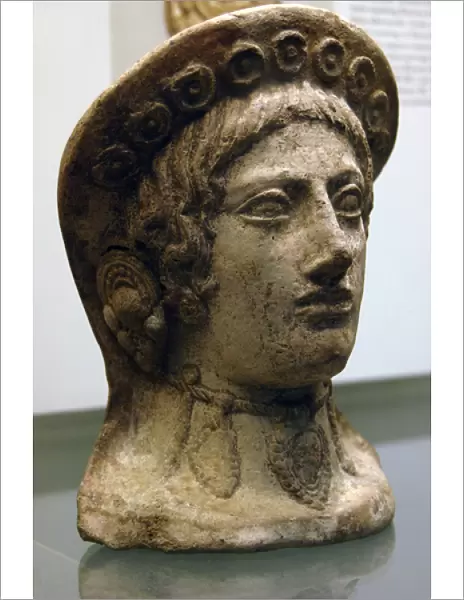 Etruscan votive head of a woman. Terracotta. 325-300 BC