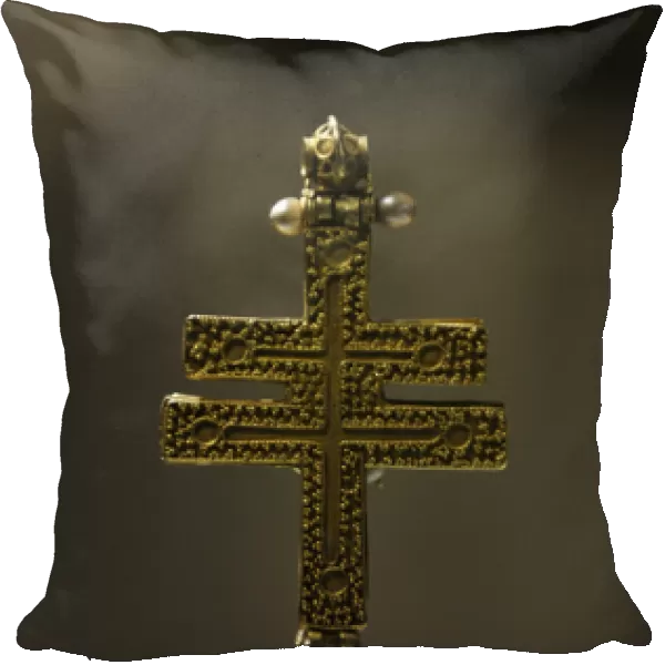 The Roskilde cross. Byzantine reliquary cross of gold. Aroun