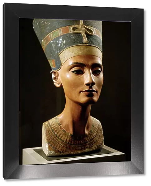 Egyptian art. Nefertiti bust. Limestone and stucco. Neues Mu