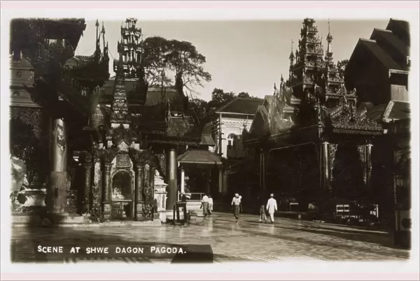 Myanmar - Yangon - Shwedagon Pagoda - Inner courtyard