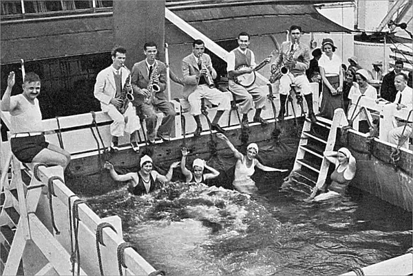 Jazz orchestra by the pool on board the Mauretania