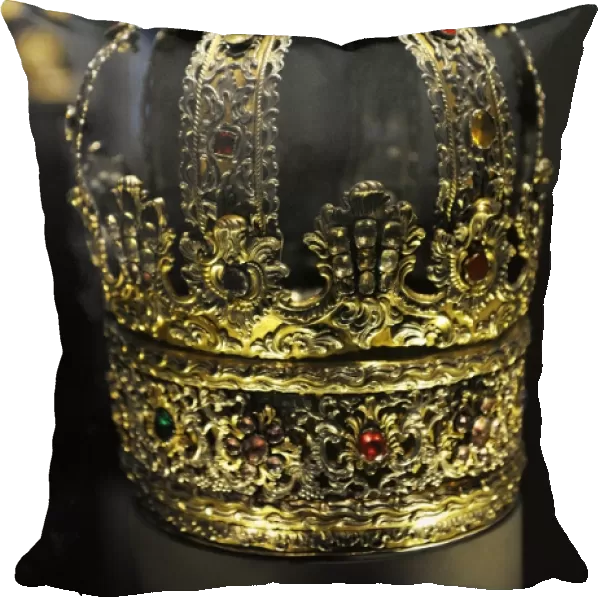 Torah crown inlaid with semiprecious stones. Poland, ca. 172