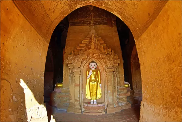 Buddha statue in Shwe Leik Too Pagoda in Bagan, Myanmar