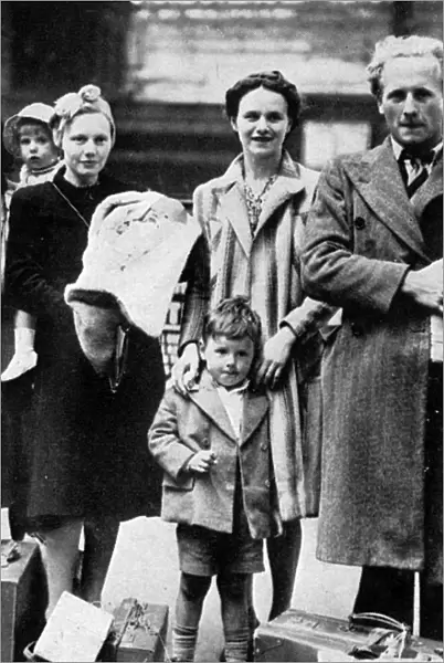 The Channel Island in German Hands, Evacuees