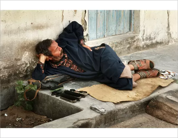 Shoe shine man in a shady spot - Houmt Souk, Djerba, Tunisia