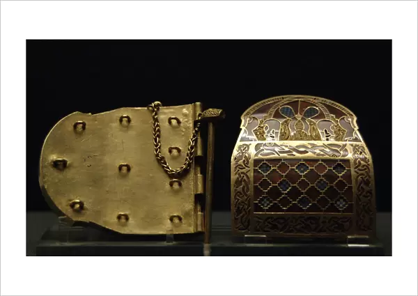 Sutton Hoo Treasure. Royal shoulder-clasps. 7th-8th centurie