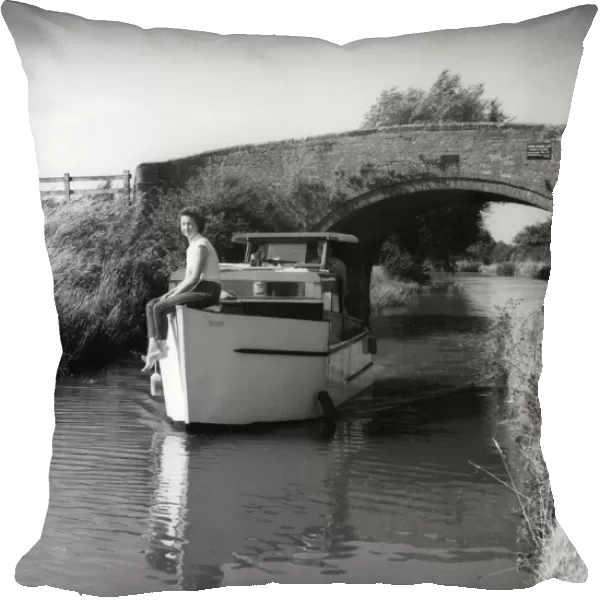 A motor cruiser on a quiet and peaceful stretch of the Oxford Canal, near Claydon