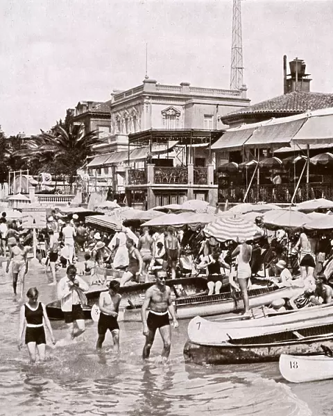 The beach at Juan-les-Pins, 1929