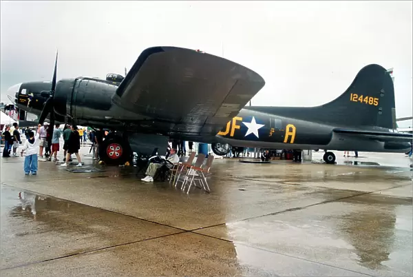 Boeing B-17G Flying Fortress G-BEDF - 44-85784 Sally B