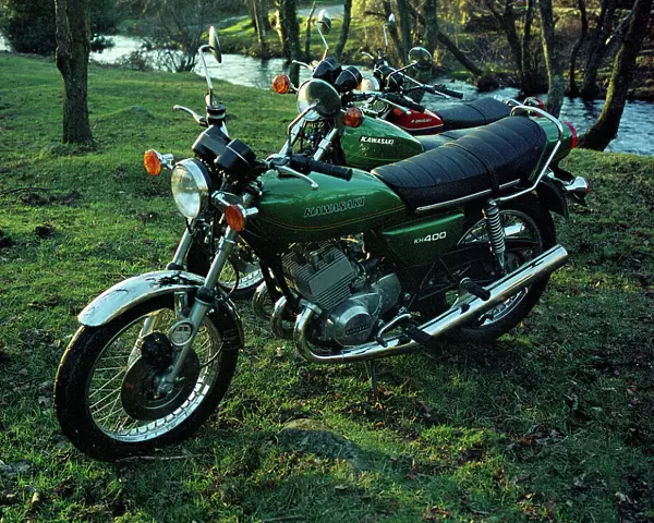 Kawasaki KH 400 motorbike