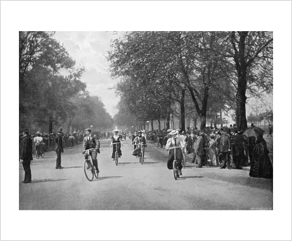 Cycling  /  Hyde Park 1900