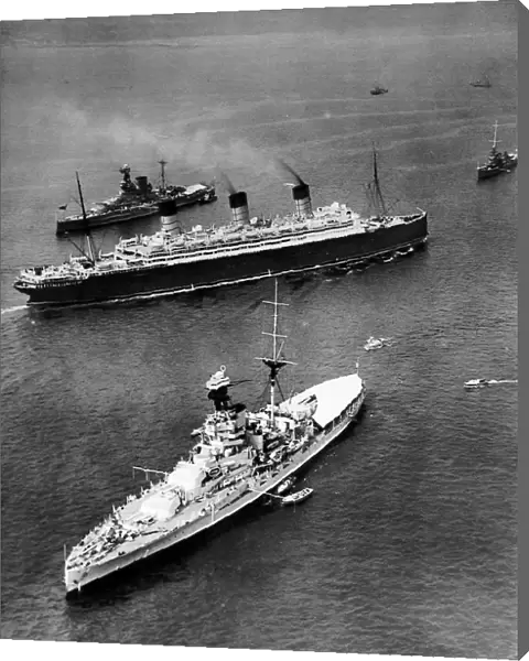 SS Berengaria Passing Spithead, 1935