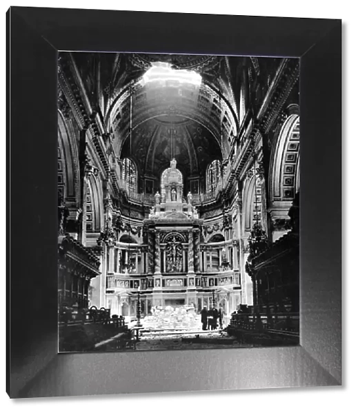 The High Altar of St. Pauls Cathedral; Second World War, 19