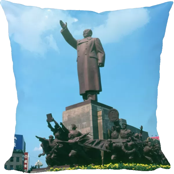 Mao statue in Shenyang, Liaoning Province, China