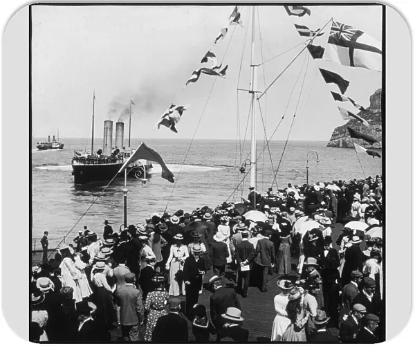 Steamship Crowd 1899