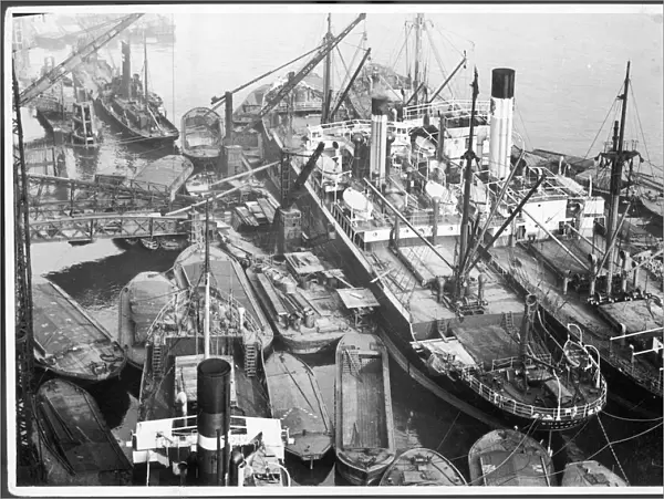 London Docks 1930S