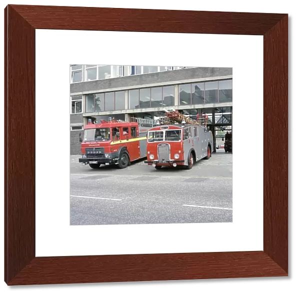 LFDCA-LFB Vintage fire engine at Clapham fire station