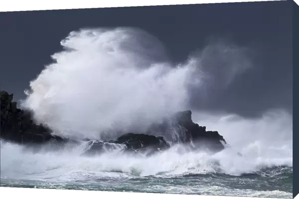 Atlantic Storm Waves breaking on rocky shore - Porthnahaven - Islay - Scotland - UK LA005427