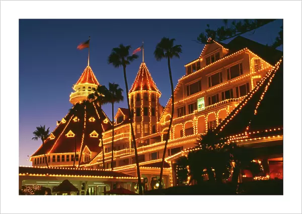 USA FG 11426 Hotel del Coronado, with December lights, San Diego California. © Francois Gohier  /  ARDEA LONDON
