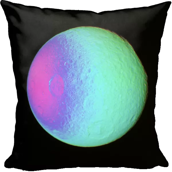 Saturns moon Tethys, Cassini image