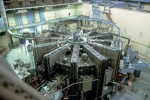 Tokamak-15 nuclear fusion reactor C013  /  1348