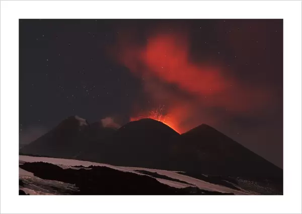 Mount Etna erupting at night, 2012 C016  /  4637