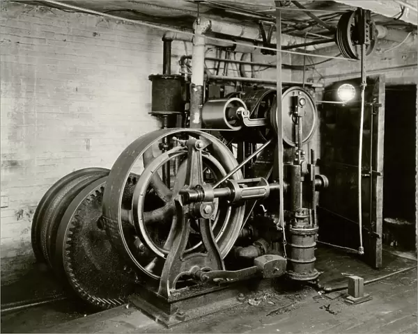 Otis elevator engine, 1932 C016  /  8998