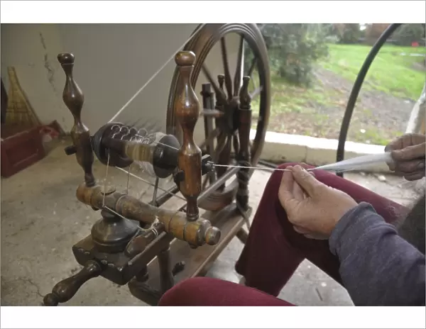 Wool Spinning Wheel C015  /  4187