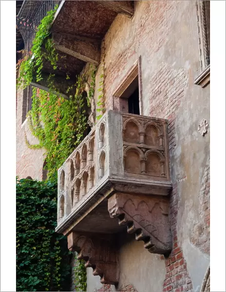 Juliets house and Juliets balcony, Verona, UNESCO World Heritage Site, Veneto, Italy, Europe